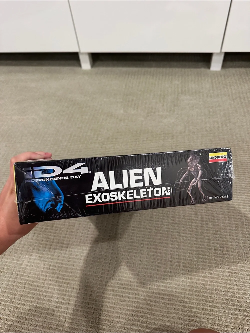 Independence Day Alien Exoskeleton Model Kit - Black & Blue